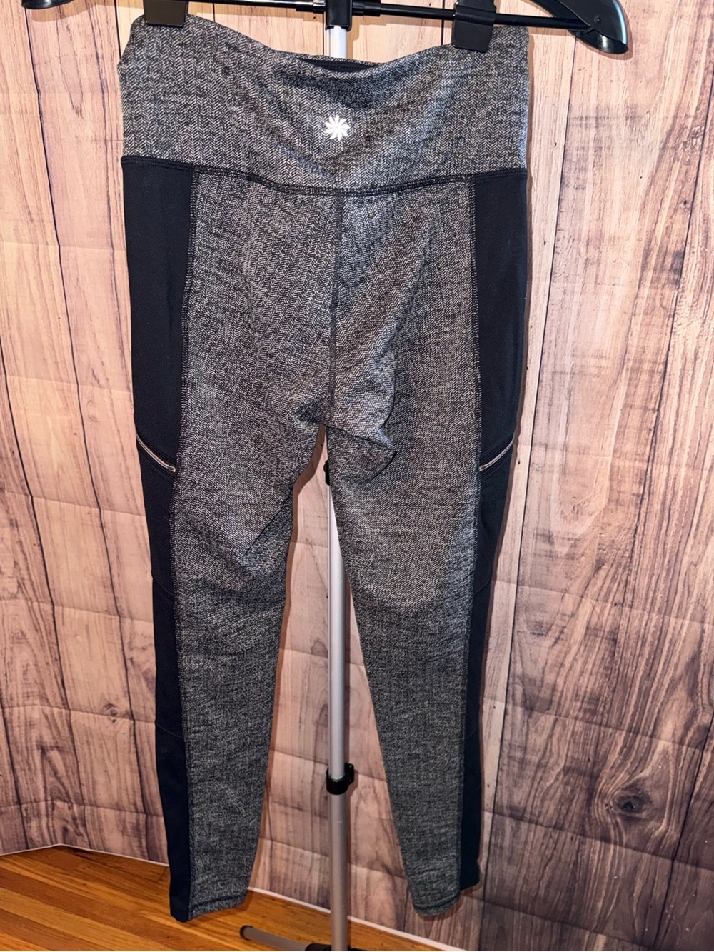 Athleta Gray Herringbone High Rise Zip Pocket Leggings |  Size M